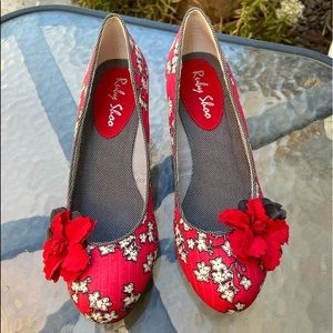 Ruby Shoo Women’s Mid Heel Floral Pump, 6 (37)